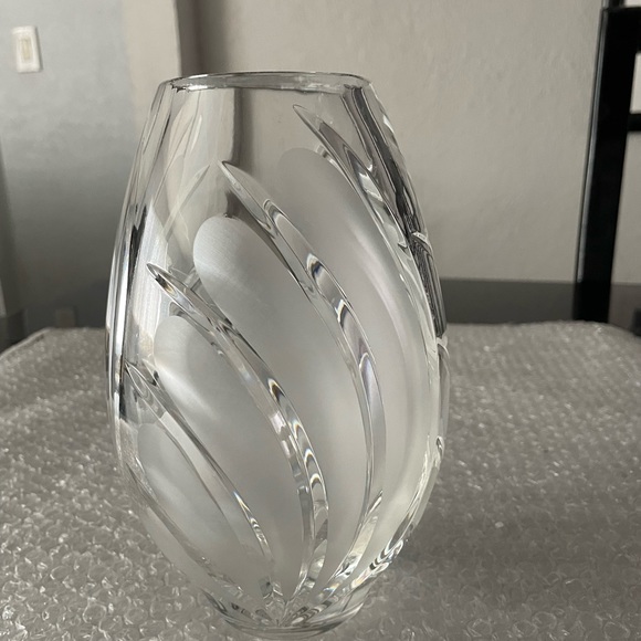 MARQUIS BY WATERFORD VASE FROSTED CRYSTAL COVENTRY PATTERN - Picture 2 of 10